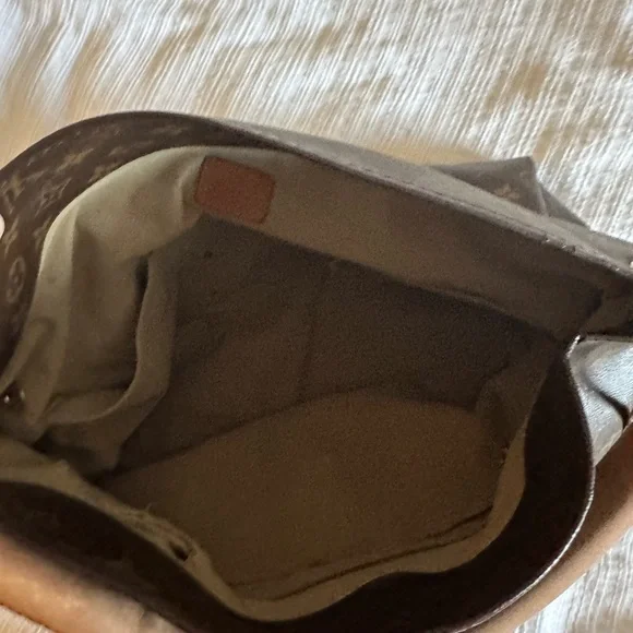 ✨Louis Vuitton Artsy MM - Picture 16 of 16